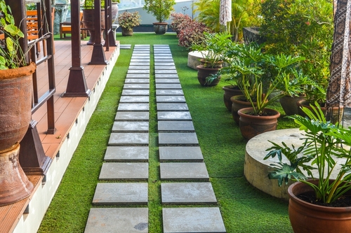 Professional vs DIY Landscape Maintenance Making the Right Choice